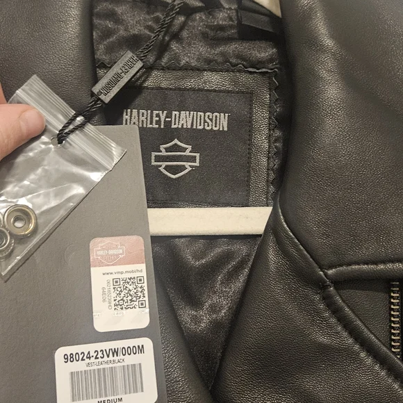 Harley-Davidson Women's Electric Leather Vest 97040-22VW - Picture 4 of 7